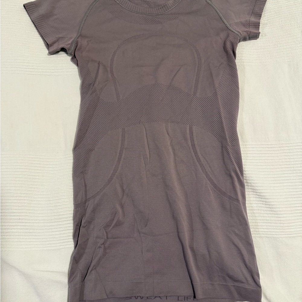 Lululemon Swiftly Tech Short-Sleeve 2.0 Size 6 Dusty Purple